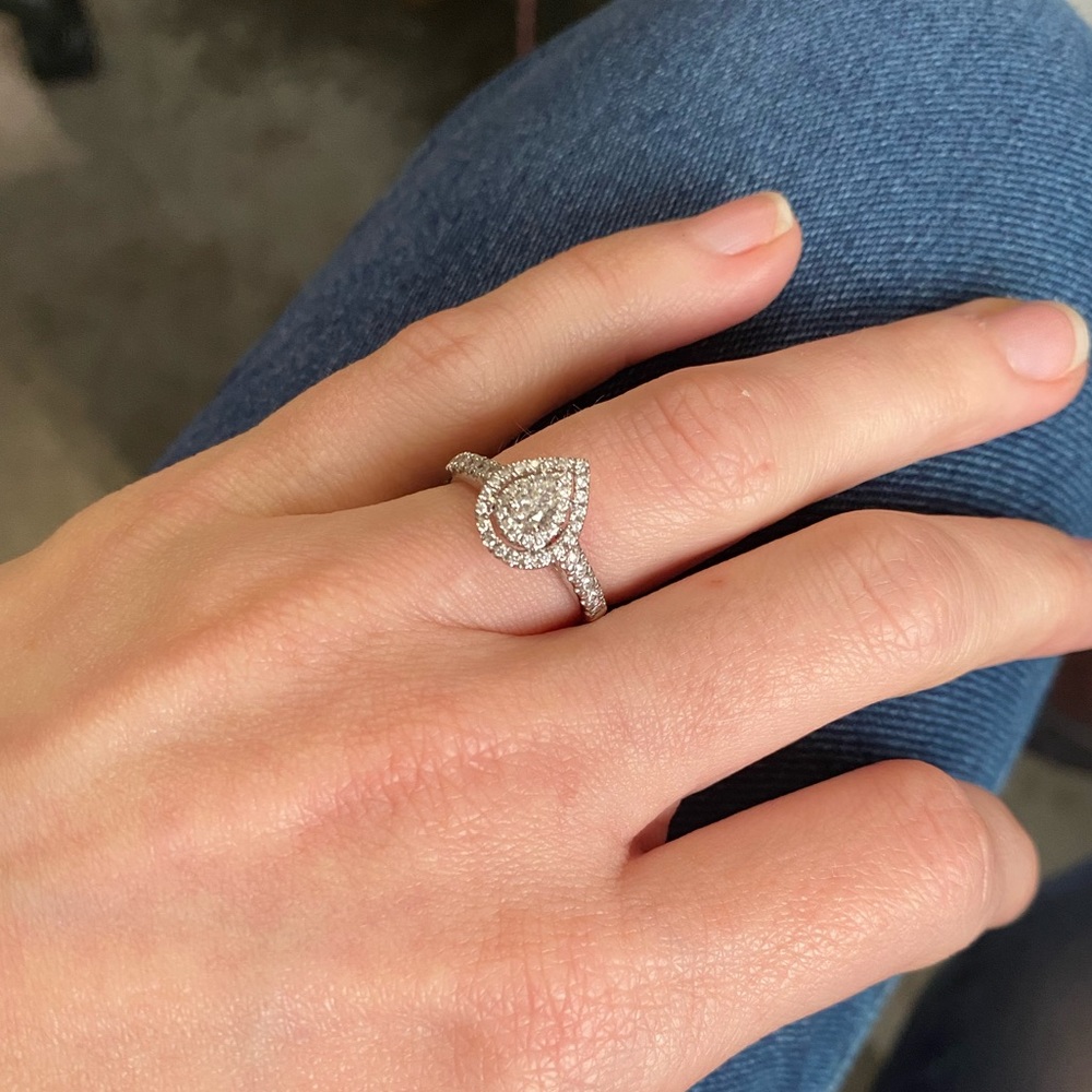1 ct pear shaped white gold engagement ring